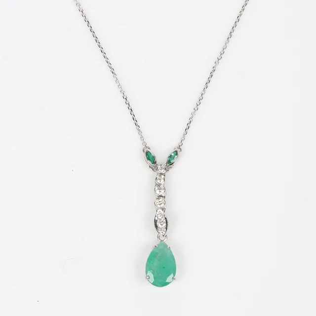 EMERALD AND DIAMOND PENDANT DROP NECKLACE.