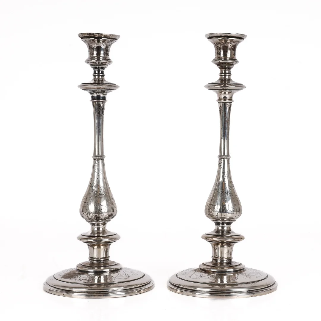 P. Hertz: A pair of silver candlesticks - 1968 (2) — Silver, bronze, copper and pewter/Silver candlesticks — Lauritz