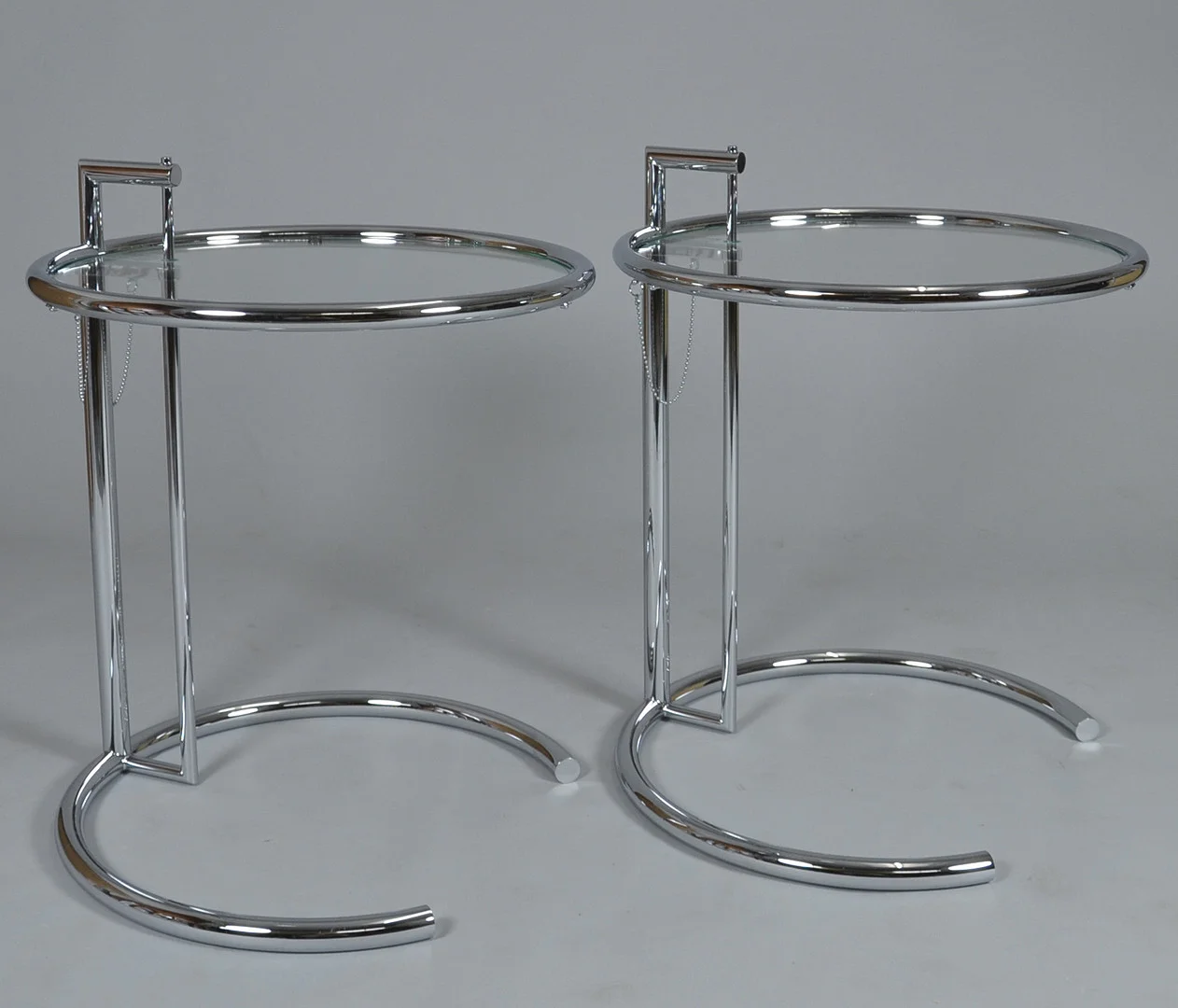 EILEEN GRAY. 2x ADJUSTABLE TISCHE FÜR CLASSICON. — Tables — Colombos