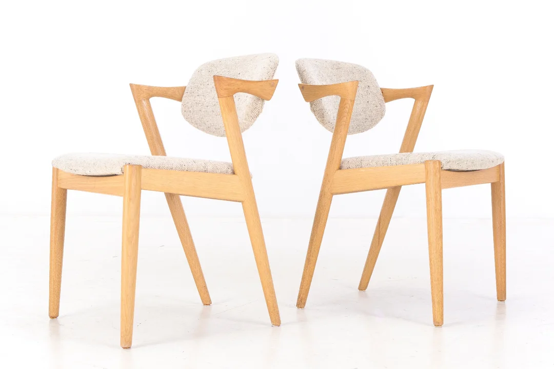 Kai Kristiansen. Pair of armchairs of oak, model 42 (2) — Furniture/Chairs — Lauritz