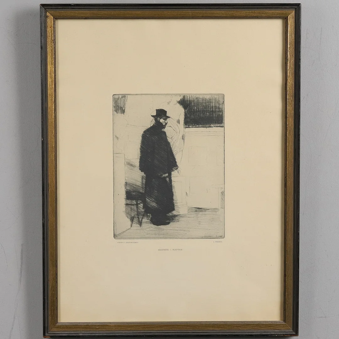 AXEL FRIDELL (1894-1935). ETSNING, "Mannen i kappan", utgiven av föreningen för grafisk konst, signerad i tryck. — Engravings & Prints — Örebro Stadsauktioner