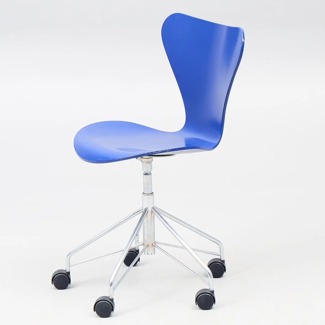 ARNE JACOBSEN. Skrivbordsstol "Sjuan" för Fritz Hansen 1989 Danmark. — Armchairs & Chairs — Uppsala Auktionskammare