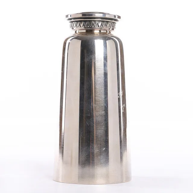 SHAKER, nysliver, CG Hallberg, med sil, höjd ca 19 cm.