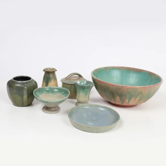 UPCHURCH POTTERY. A COLLECTION OF STUDIO POTTERY (7).