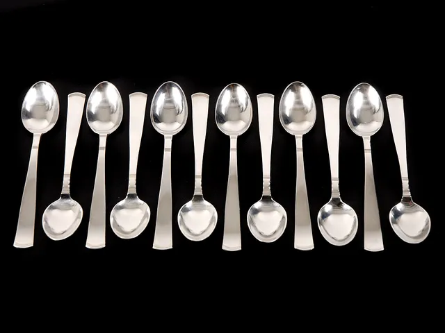 12 KAFFESKEDAR, silver, modell Rosenholm, GAB 1960-tal.