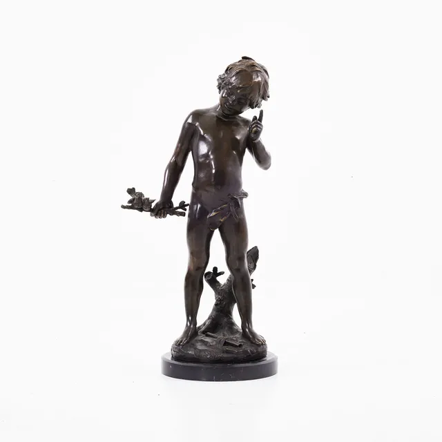 AUGUSTE MOREAU. EFTER. Pojke, signerad Aug Moreau, brons, bas i svart sten.
