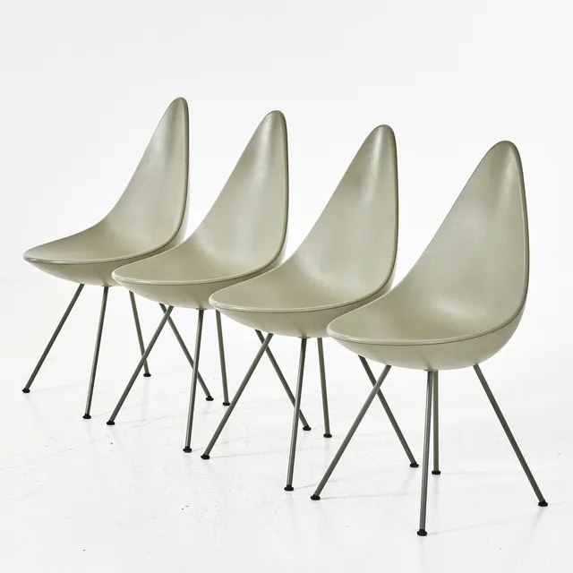 ARNE JACOBSEN. Stolar, "Droppen 3110", 4 st., sits av plast, ben av metall, etikettmärkta Fritz Hansen, samtida tillverkning.