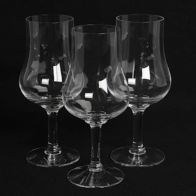 GUNNAR CYRÉN. ''Elixir'' vinprovarglas, 12 st, klar glasmassa, Orrefors.