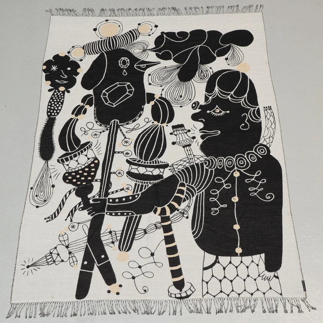 JAIME HAYON. Pläd i originallåda, "Throw" Gold, merinoull, alpaca och bomull, Fritz Hansen, samtida. — Textiles — Ekenbergs Auktioner