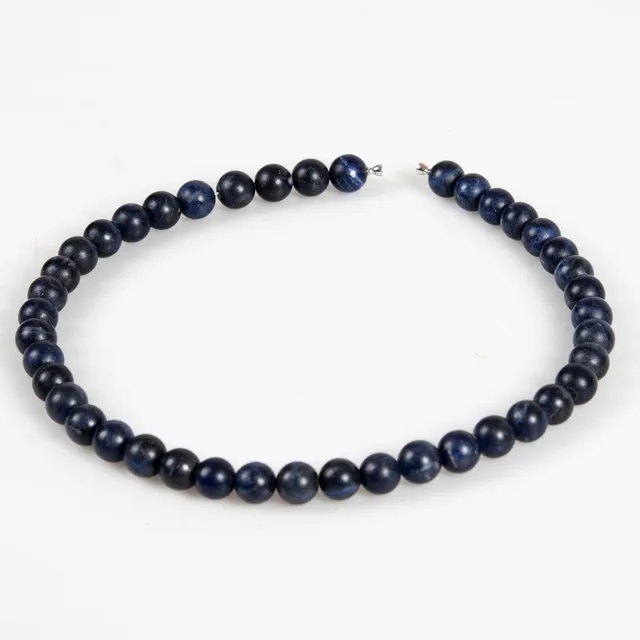 OLE LYNGGAARD. Collier, lapis lapis lazuli med dobbar.