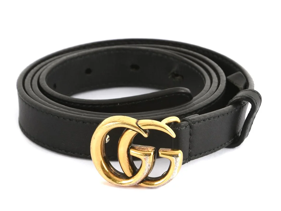 BÄLTE, GUCCI, svart läder, guldfärgat spänne (tappat viss färg), längd 95cm, bredd 2cm. — Accessoarer/Bälten — Kaplans