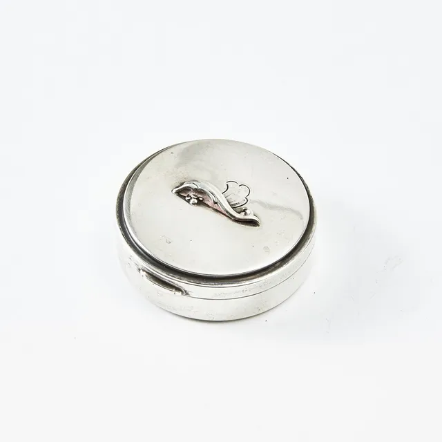 HARALD NIELSEN. Puderdosa, sterlingsilver, Georg Jensen, Danmark 1925-1932. Design nr 160 B.