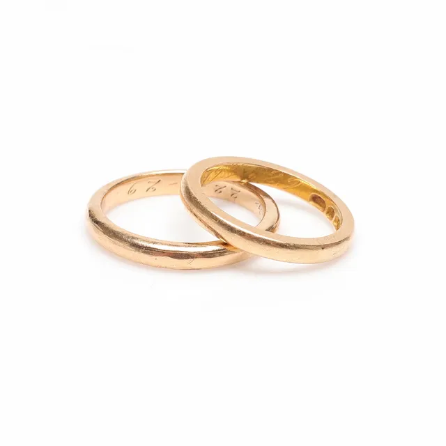 RINGAR, guld, 2 st, 18k, ca 10,5 gram.