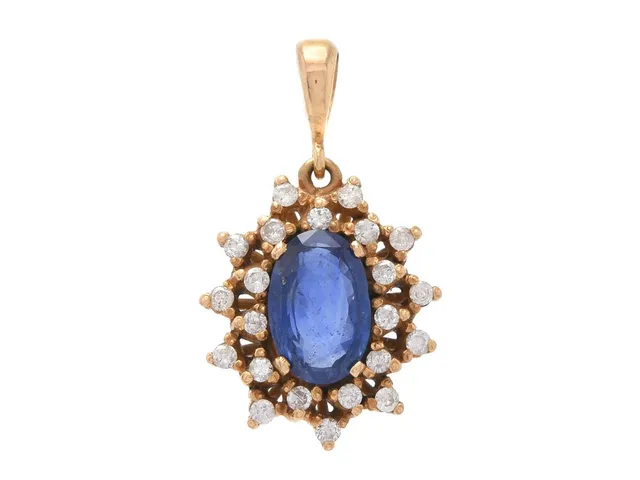 CARMOSEHÄNGE, 18K guld, safir, briljantslipade diamanter ca 0,22 ctv, ca TW-W/SI, höjd 22 mm, vikt 3,6 g, diamanter med skador och nagg.