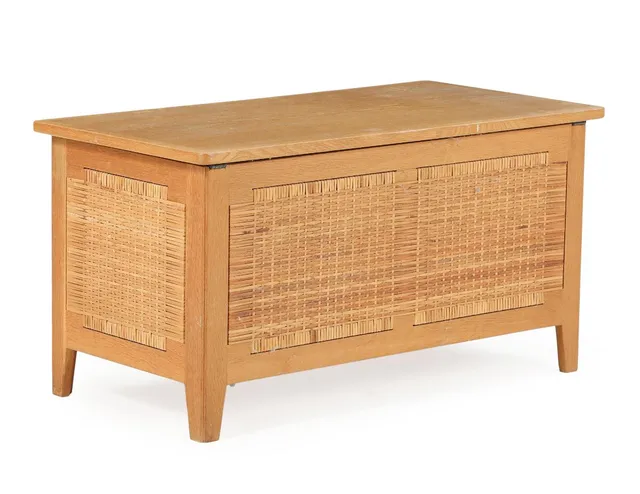 Flat top oak chest with wicker canes on sides and front. Model PH 52/2. Manufactured by Poul Hundevad. H. 48. L. 92. W. 48 cm.