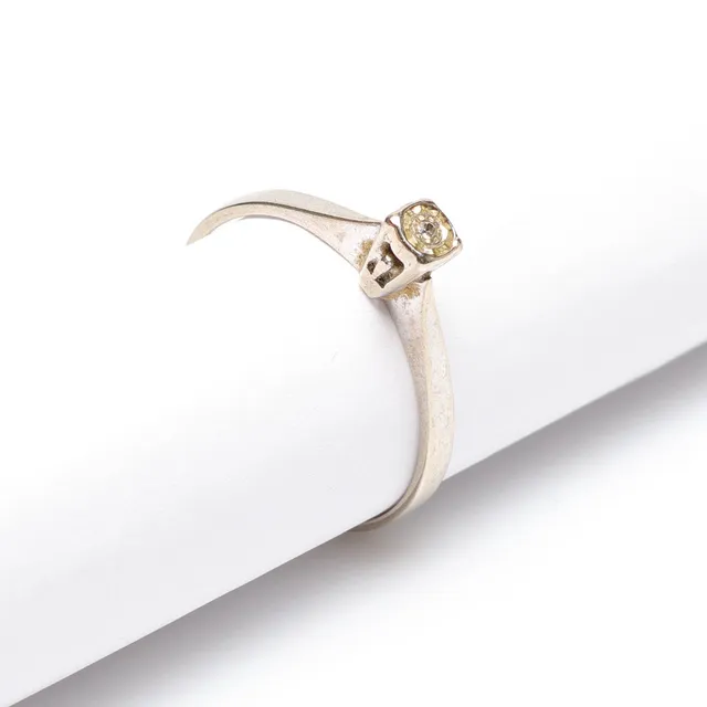 RING, 18K vitguld, vikt ca 1.6gram.