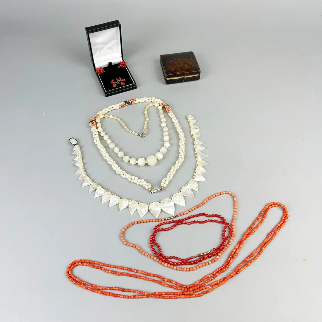 CORAL AND MOTHER OF PEARL JEWELLERY. — Jewellery — Chalkwell Auctions