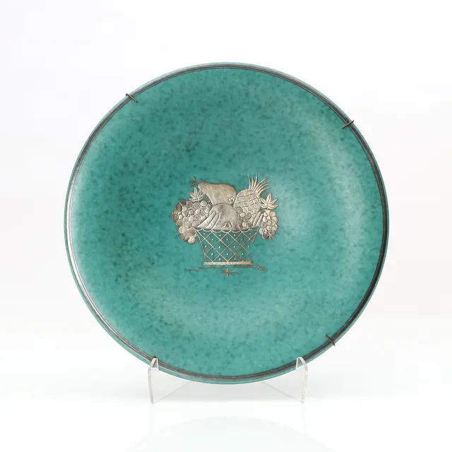 WILHELM KÅGE. SKÅLFAT. Glaserat stengods med silverdekor. Gustavsberg, "Argenta". Märkt undertill.