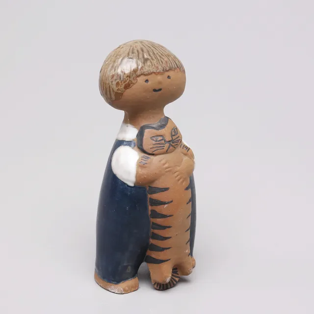 LISA LARSON. Figurin, "Pelle", ur serien Larsons ungar, stengods, Gustavsberg.
