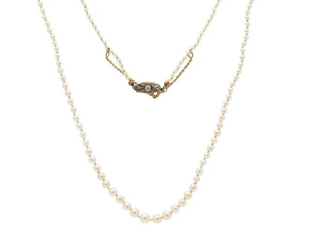 PÄRLCOLLIER, troligen orientaliska pärlor ca 1,5-3,5 mm, lås i 18K guld/platina, diamant ca 0,04 ct, rosenstenar, längd 40 cm, etui.