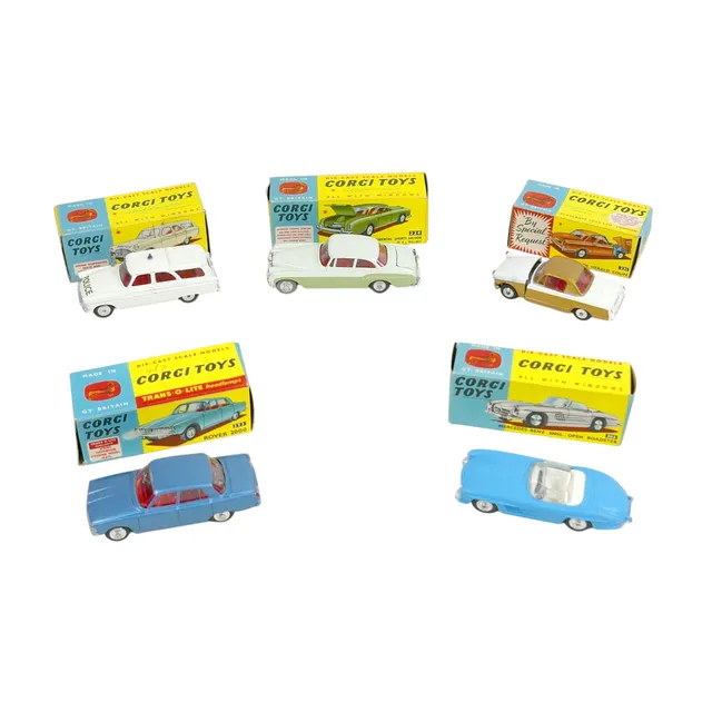 FIVE VINTAGE CORGI CARS.