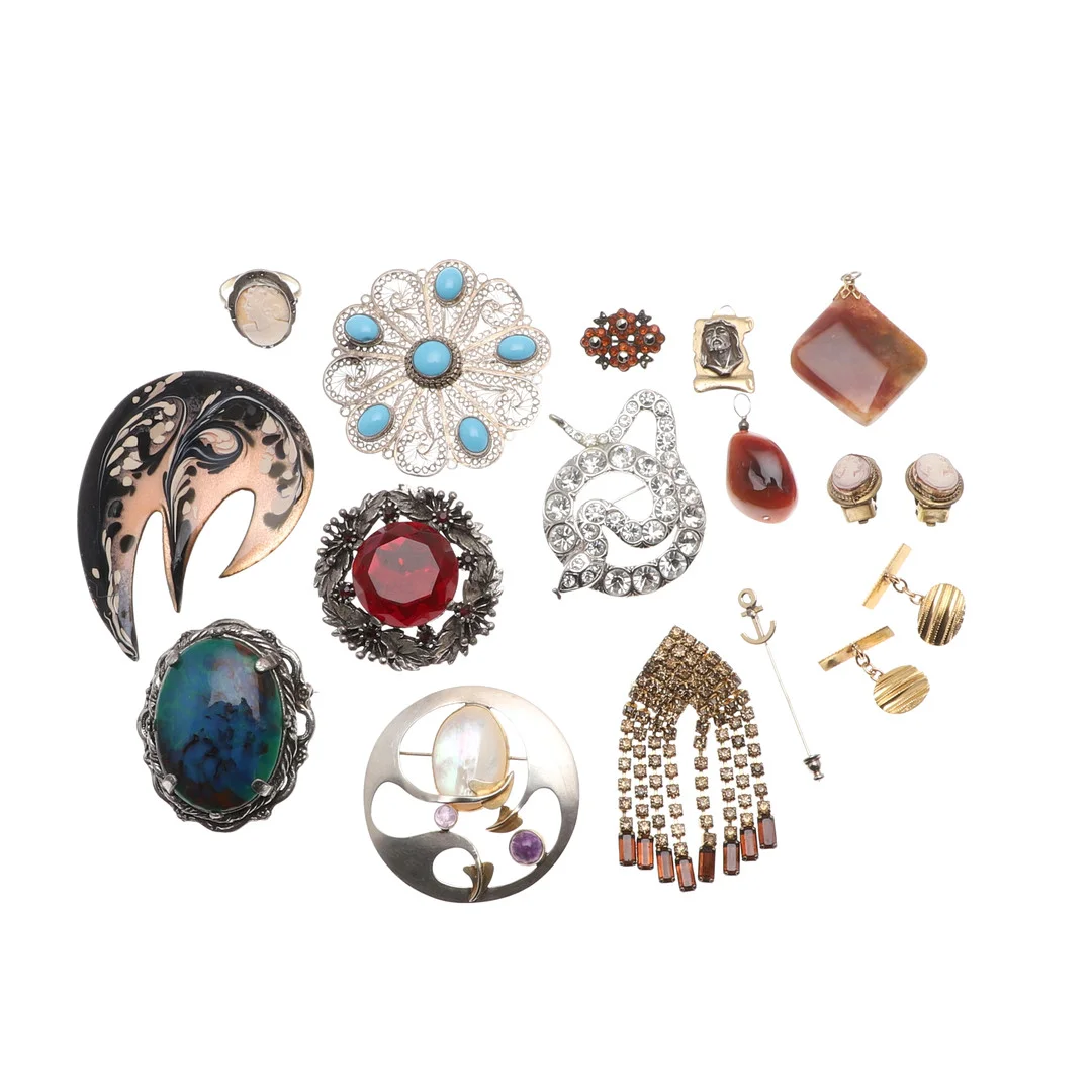 ASSORTED COSTUME JEWELLERY. — Costume Jewellery — Lawrences Auctioneers