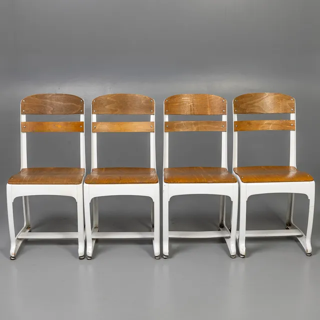 A SET OF FOUR MID-CENTURY INDUSTRIAL VINTAGE ELEMENTARY SCHOOL CHAIRS (4).