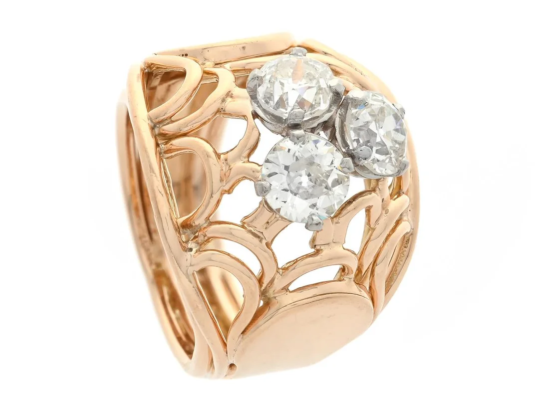 RING, 18K roséguld/platina, gammalslipade diamanter ca 1,50 ctv, Frankrike, 1900-talets mitt, stl 16 mm, vikt 10,2 g, diamanterna har inverterade naturaler, etui. — Smycken/Ring — Kaplans