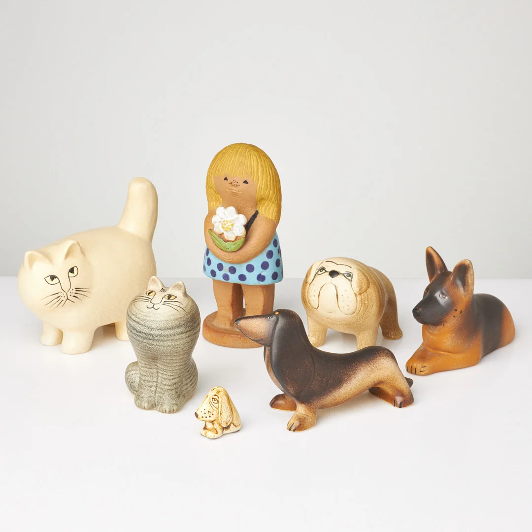 LISA LARSON. FIGURINER, 7 dlr, 2 katter, 4 hundar, K-studion Gustavsberg, samt 1 "Eva 2" ur Adam & Eva, samtliga märkta undertill. — European — Stockholms Auktionsverk Sickla