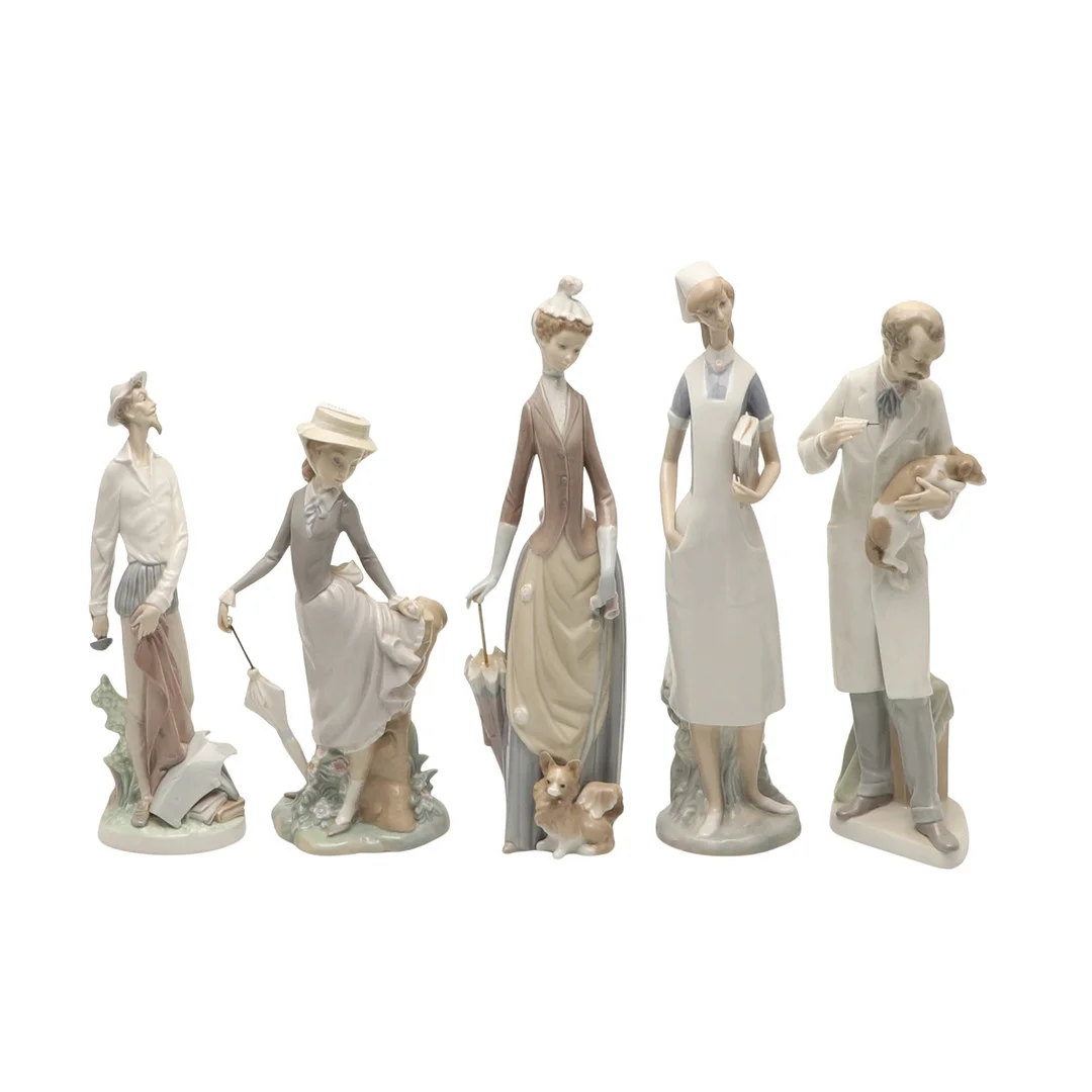 A GROUP OF LLADRO PORCELAIN FIGURAL GROUPS TO INCLUDE DON QUIXOTE. — European — Lawrences Auctioneers