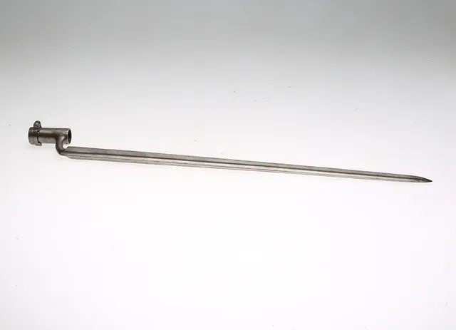 BAJONETT.