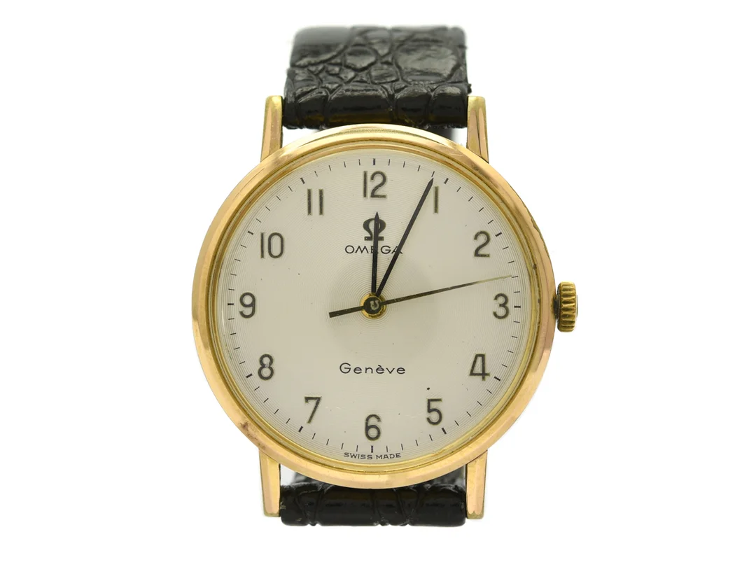 OMEGA, Genève, Cal 601, Serie nr. 25065765, Ref nr. MD 131.0018, Boett nr. 131.018, herrur, 31 mm, doublé (20 micron), manuell, plexiglas, skadad urtavla, läderband, ca 1967. — Klockor/Omega — Kaplans