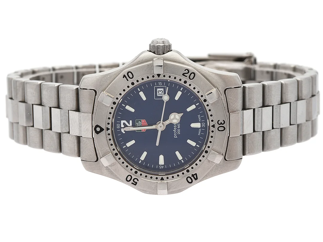 TAG HEUER, 2000, Professional (200 Meters), Serie nr. TS0160, Ref nr. WK1313-0, damur, 28 mm, stål, quartz, safirglas, datum, urverk ej signerat, defekt, originallänk, viklås, Ref nr. BA0313/3053 B, ca 2002, box, ytterkartong. — Klockor/Tag Heuer — Kaplans