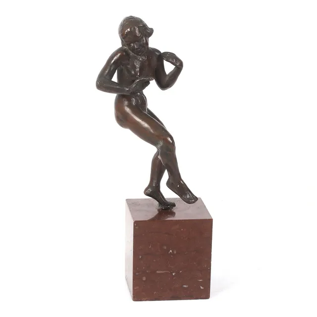 SKULPTUR, dansande kvinna, brons, sten. Signerad G. Weisse.