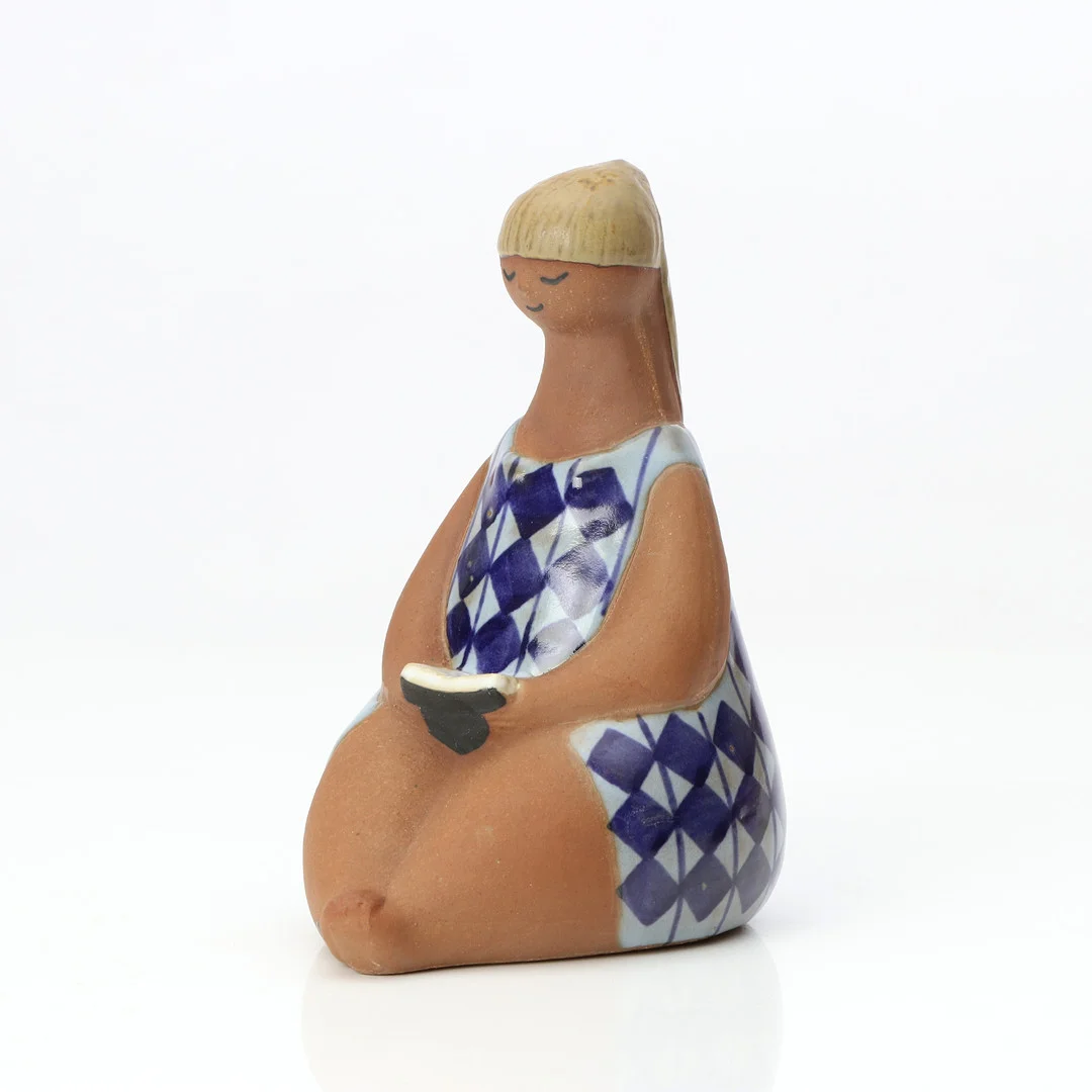 LISA LARSON. FIGURIN. Delvis glaserat stengods. "Amalia". Gustavsberg, märkt undertill. — European — Skånes Auktionsverk