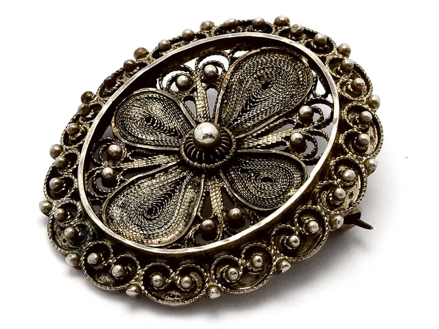 Brosch S835 11,0g ca Ø3,5-4,0cm, signerad: Henrik Lund