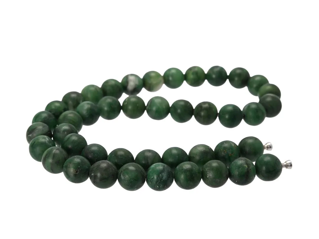 OLE LYNGGAARD, collier, gröna kulor ca 10 mm, dobbar, längd 44 cm, vikt 55,5 g. — Smycken/Collier — Kaplans