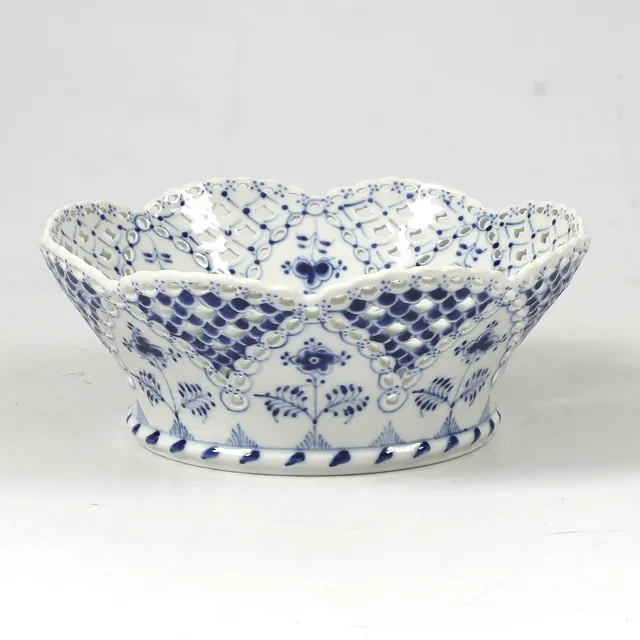 SKÅL, porslin, "Musselmalet", helblond, Royal Copenhagen, Danmark.