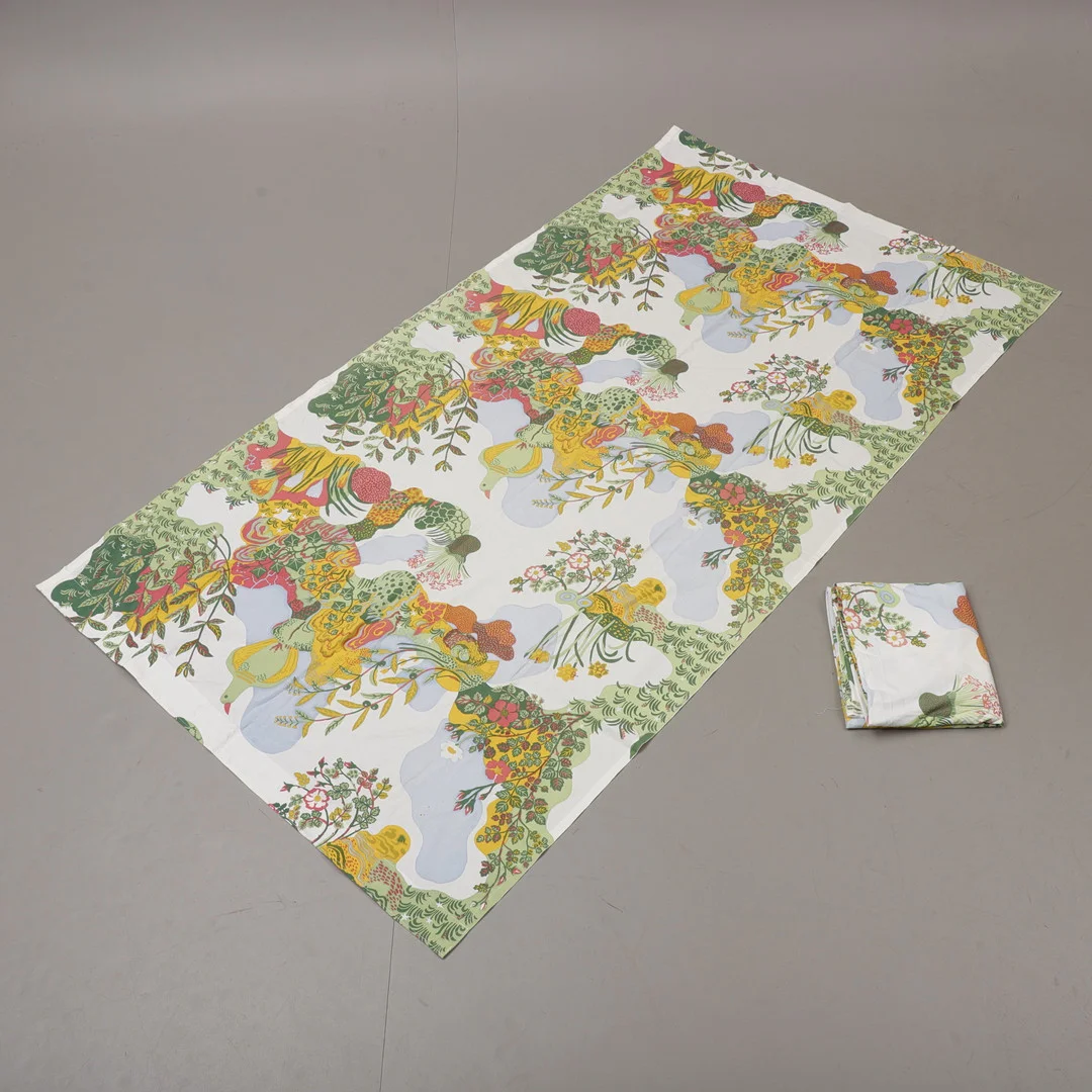 JOSEF FRANK. Gardinlängder, 2 st, bomull, "Anakreon", Firma Svenskt Tenn. — Textiles — Växjö Auktionskammare
