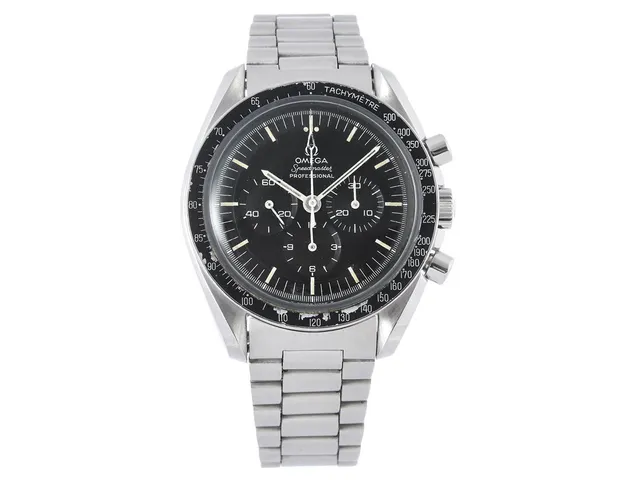 OMEGA, Speedmaster, Professional (T Swiss Made T), "Tachymètre", Cal 861, Serie nr. 30580354, Ref nr. ST 145.022, Boett nr. 145022-69 ST (HF), kronograf, herrur, 42 mm, stål, manuell, plexiglas, originallänk (senare), viklås, Ref nr. 1171/1/633, "Extract from the Archives", tillverkad 2/7 1970, levererad till Sverige, serviceetui.