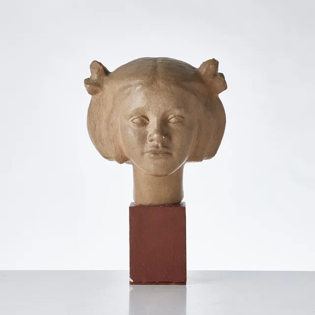 TOROLF ENGSTRÖM. (1909-1987). skulptur, flicka, bemålad gips på träsockel, signerad, runt 1900-talets mitt.