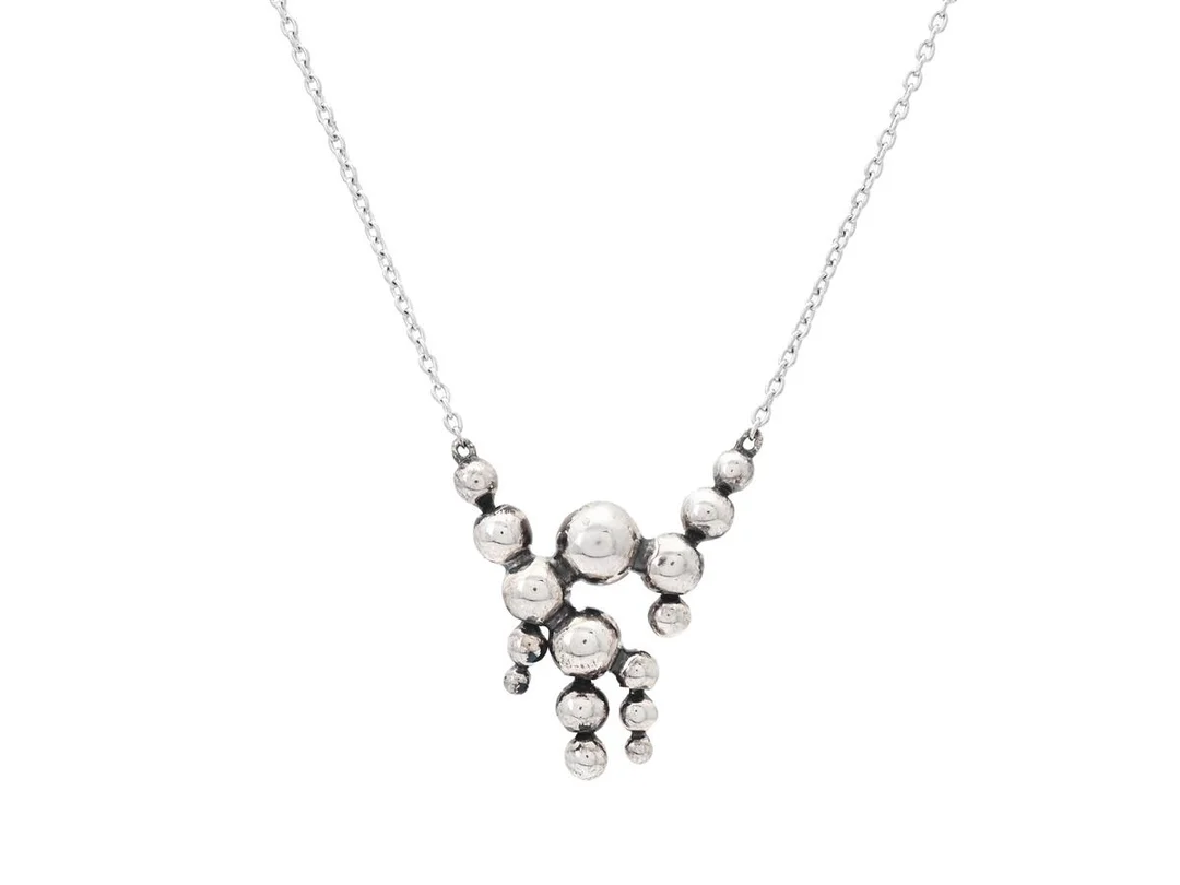 GEORG JENSEN, hänge med kedja, Moonlight grapes, sterlingsilver, längd 41-4-45 cm, vikt 4,2 g. — Smycken/Hänge med kedja — Kaplans