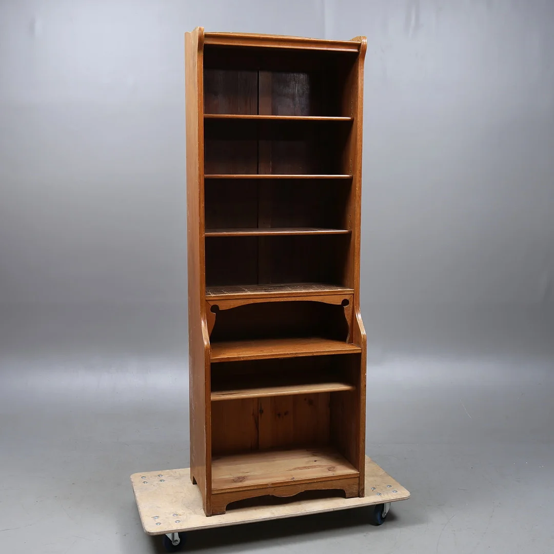 BOKHYLLA, jugend, 1900-talets början. — Cupboards, Cabinets & Shelves — Auktionshuset Kolonn