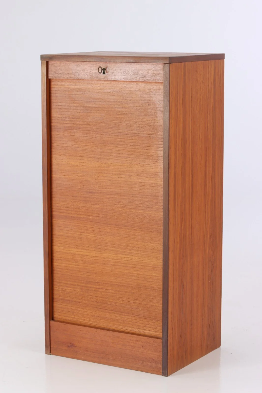 Jalousiskab / arkivskab af teaktræ, 1950-60'erne — Furniture/Cabinets, chests of drawers — Lauritz
