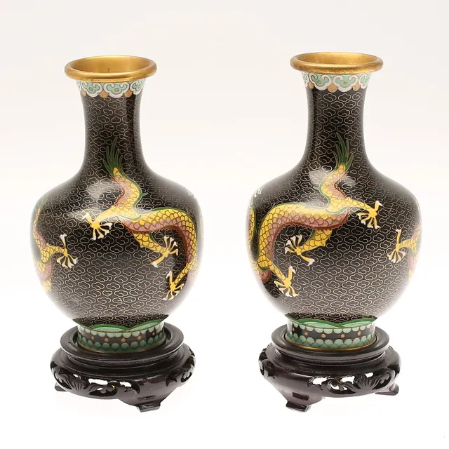 VASER, ett par, cloisonné, Kina.