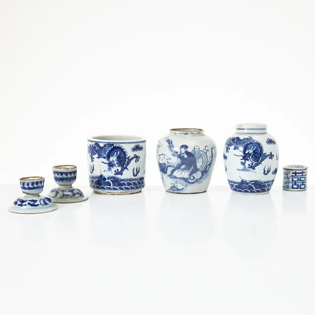 SAMLING PORSLIN, 6 delar, Kina, 1800-tal och senare, dekor i blåvit underglasyr.