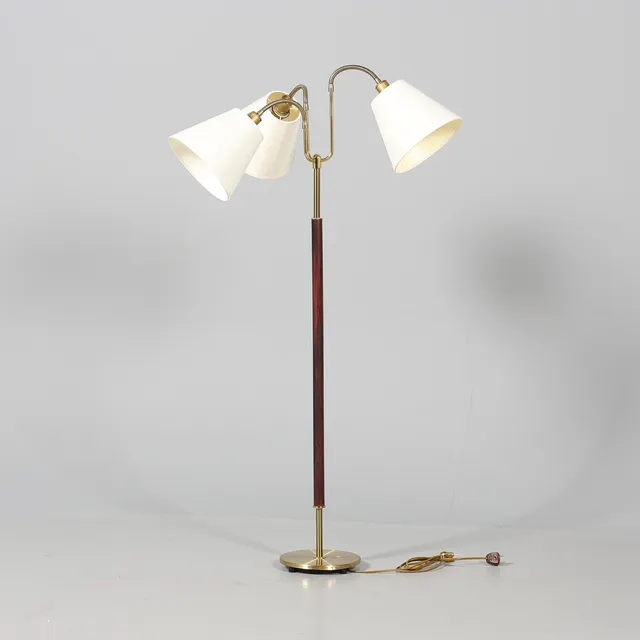 GOLVLAMPA, Armaturhantverk, typ 388, 3-armad, 1900-talets andra hälft.