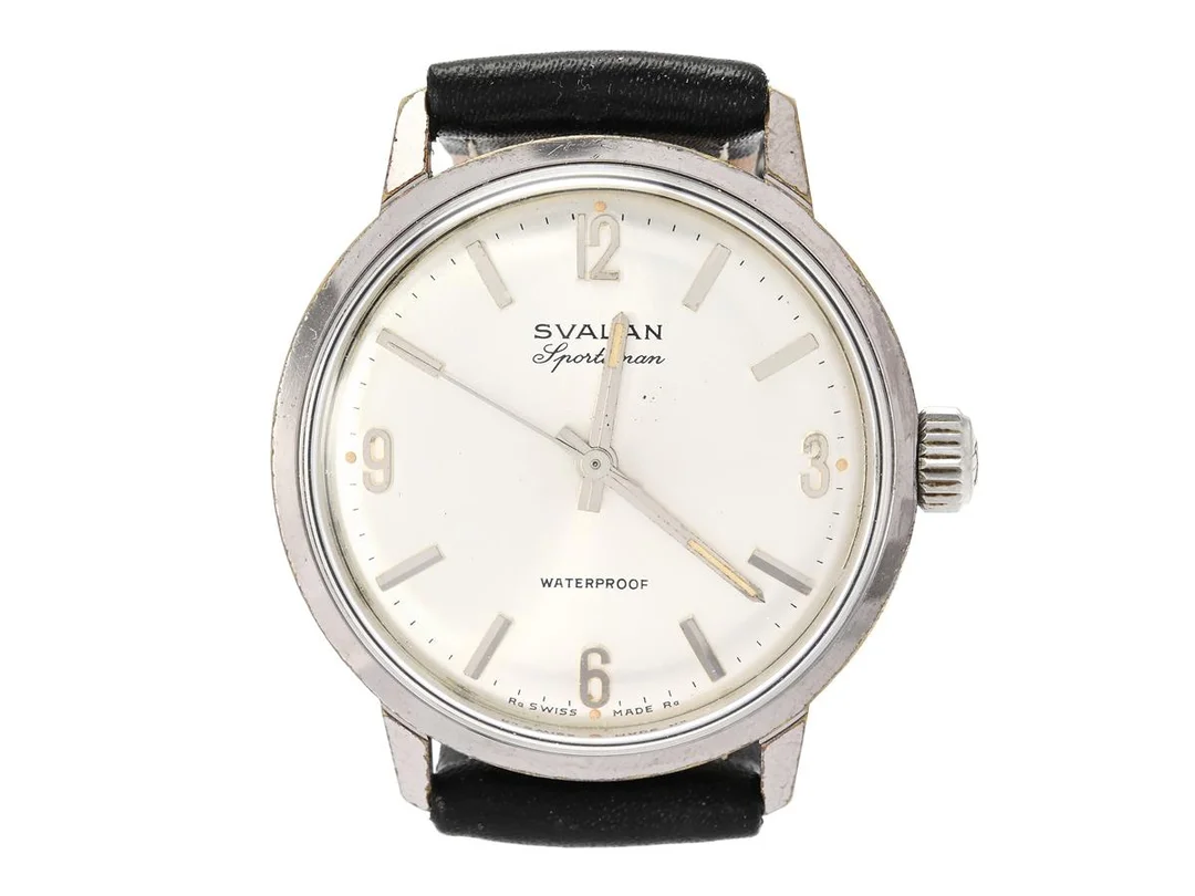 SVALAN, Sportsman (Ra Swiss Made Ra), Boett nr. 205129, herrur, 34 mm, stål, manuell, plexiglas, läderband, ca 1960. — Klockor/Svalan — Kaplans