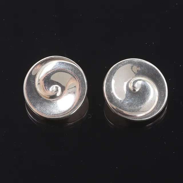 VIVIANNA TORUN BÜLOW-HÜBE. Örhängen. ett par, sterlingsilver, för Georg Jensen, Danmark.