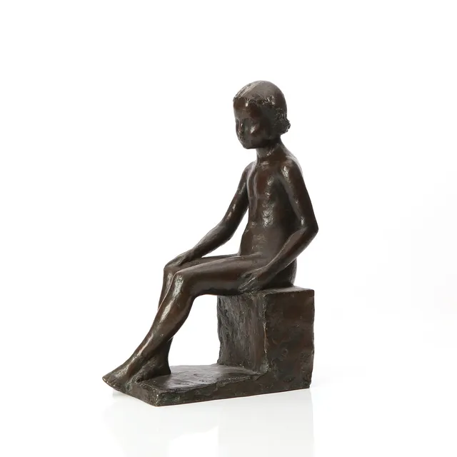 GUNNAR NILSSON. SKULPTUR, 4/10. Patinerad brons. Vilande flicka. Signerad.